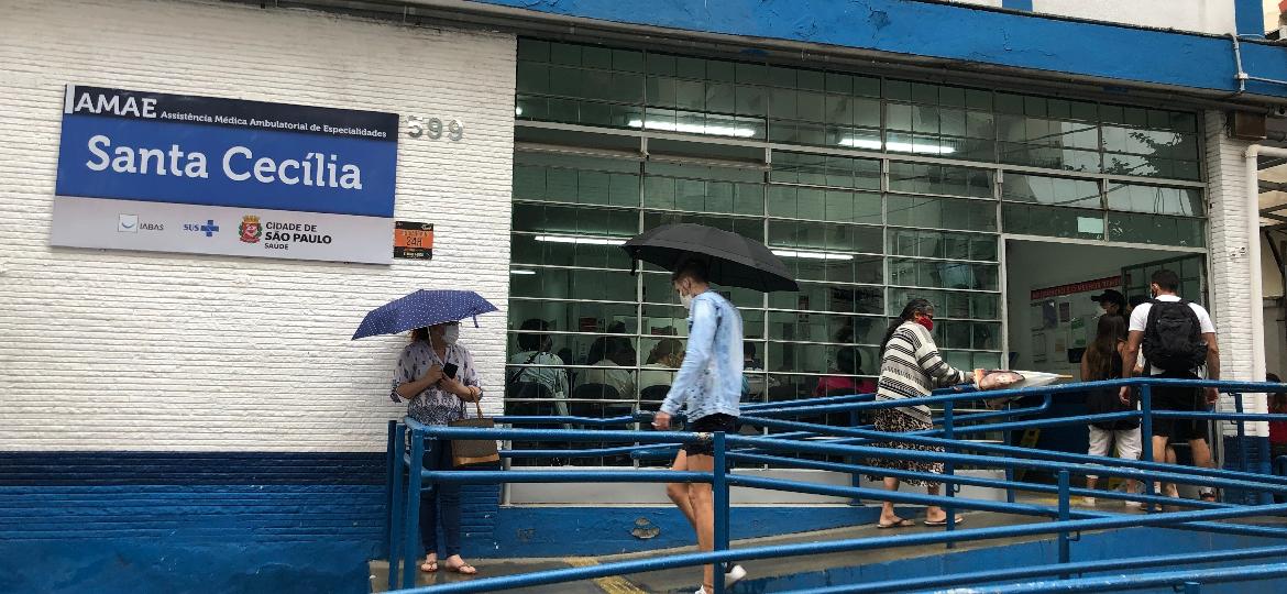 Imagem mostra movimentação na UBS Santa Cecília, centro de São Paulo - Lucas Borges Teixeira /UOL