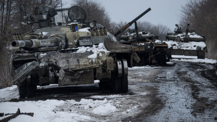 Tanques russos destruídos na região de Sumy, Ucrânia - IRINA RYBAKOVA/Press service of the Ukrainian Ground Forces/REUTERS