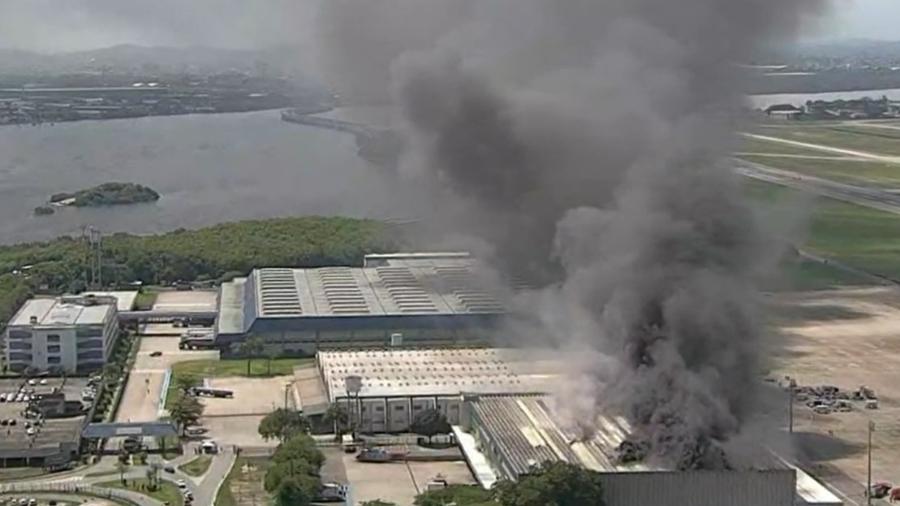 Segundo Corpo de Bombeiros, acionamento para local do incêndio foi feito às 13h46 - Globonews/Reprodução