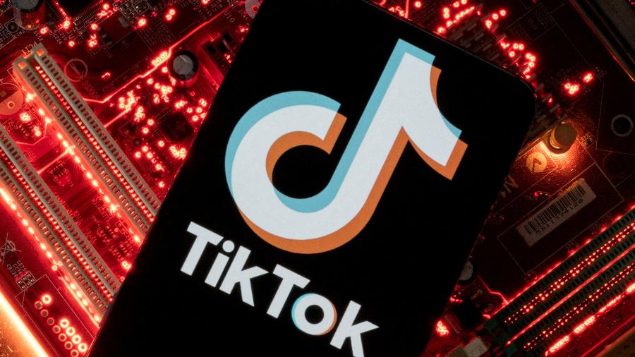 Smartphone mostrando logotipo do TikTok - Dado Ruvic/Reuters