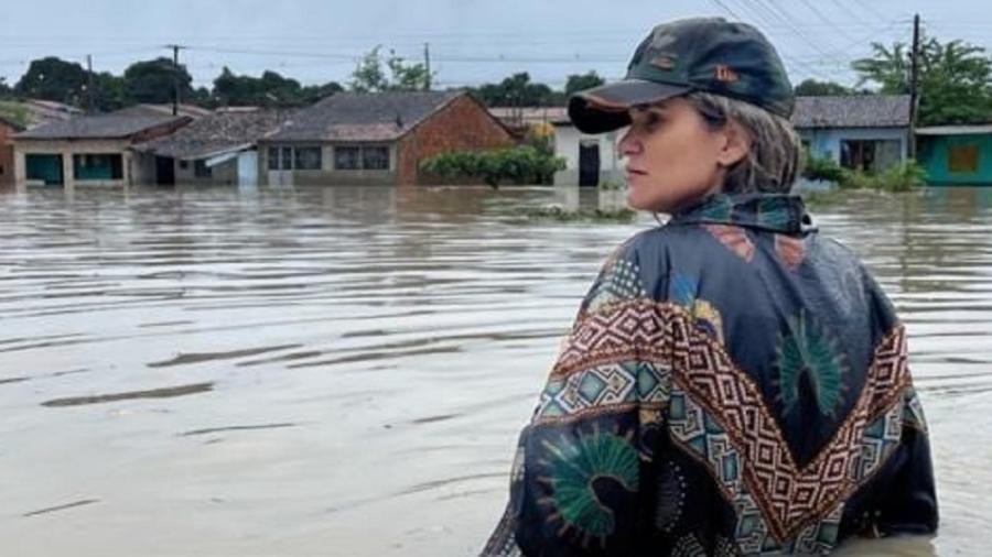 A prefeita de Atalaia, a 40 km de Maceió, é criticada por fotos posadas em enchentes - Reprodução/Instagram