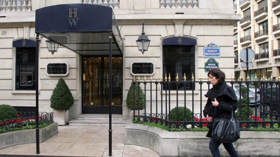 Imagem de arquivo mostra a fachada da Harry Winston, em Paris -  PATRICK KOVARIK / AFP