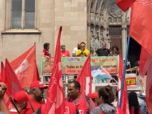 Confusão entre GCM e manifestantes atrasa ato do Grito dos Excluídos na praça da Sé