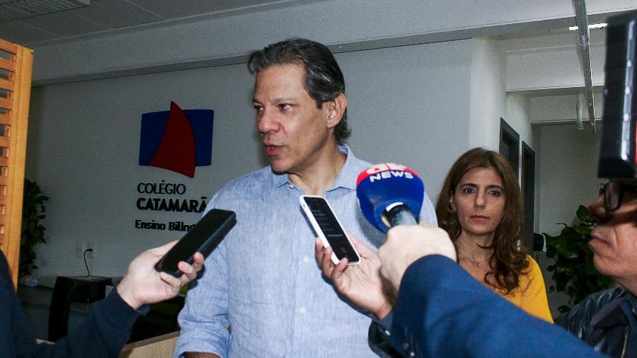 Haddad votou acompanhado da esposa, Ana Estela, no Colégio Catamarã, em SP - Wagner Origenes/Estadão Conteúdo