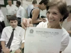 Governo cria 'Prêmio Eunice Paiva' em homenagem à defesa da democracia