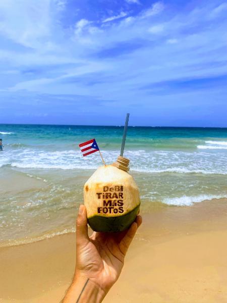 Imagem de coco vendido em Porto Rico, mencionando o disco de Bad Bunny Imagem de coco vendido em Porto Rico, mencionando o disco de Bad Bunny