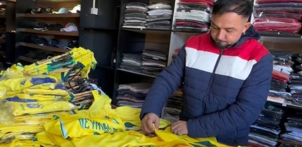 Lojistas reclamam de camisas encalhadas após eliminação na Copa: 'Prejuízo'