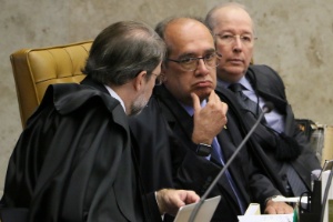 Foro privilegiado transformou STF em corte criminal, diz presidente da  Ajufe - 13/06/2016 - UOL Notícias