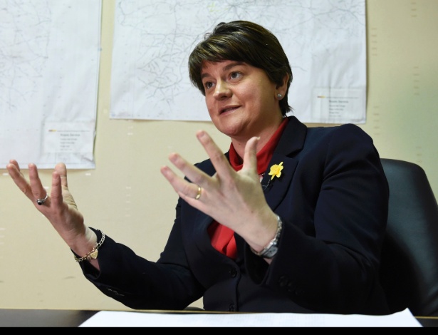 Ex-ministra principal Arlene Foster, que perdeu o posto após renúncia de McGuinness - Clodagh Kilcoyne/Reuters