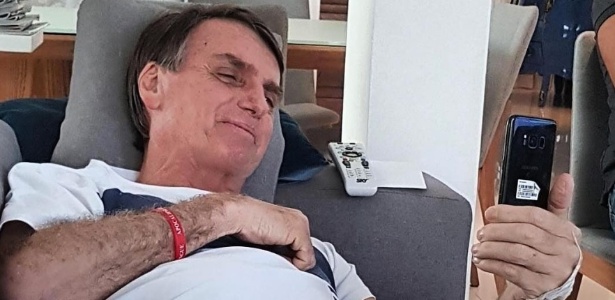 02.out.2018 - Bolsonaro está em repouso, em sua casa do Rio, desde 29 de setembro