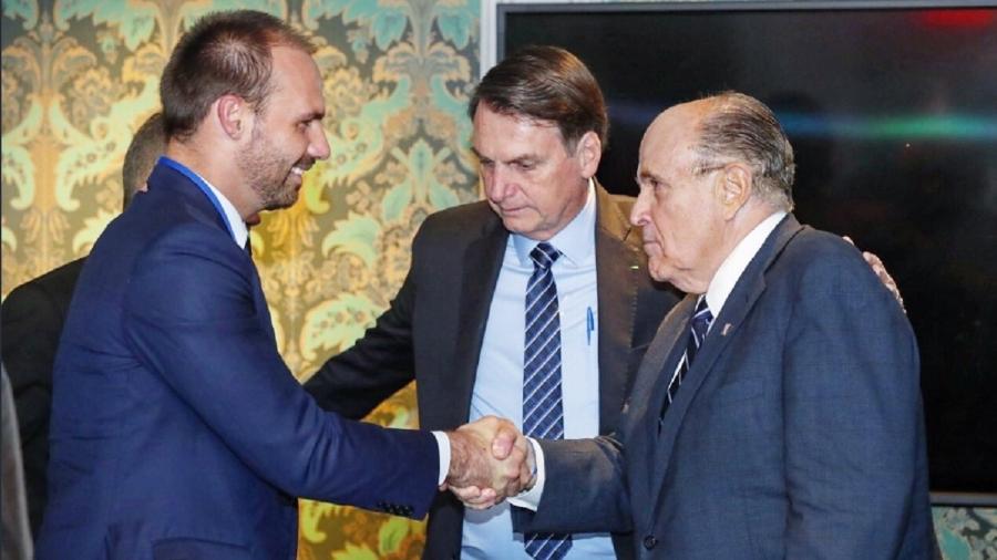 Eduardo publica foto de encontro entre o presidente Jair Bolsonaro e o ex-prefeito de Nova York Rudolph Giuliani - Reprodução/Twitter