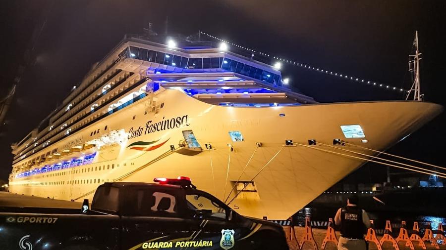 O navio Costa Fascinosa está atracado em quarentena no porto de Santos desde março - Reprodução