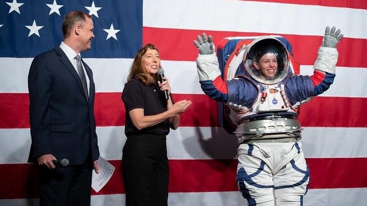 Protótipo do novo traje espacial que será usado pelos astronautas da missão - Nasa - Nasa