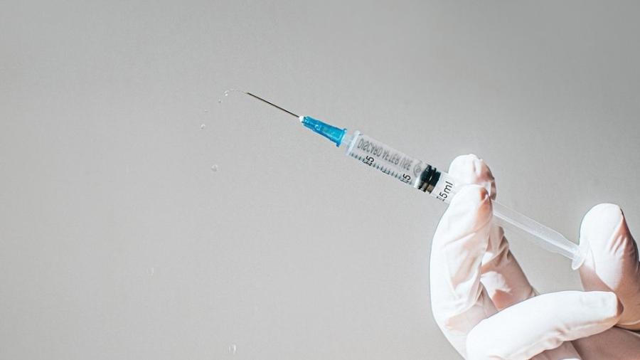 Para a infectologista Cristiana Toscano prometer a vacina para dezembro ou janeiro ou pular etapas, não é realista  - Getty Images