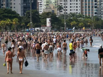 'Traumatizada', diz mulher que passou mal em surto de virose no Guarujá