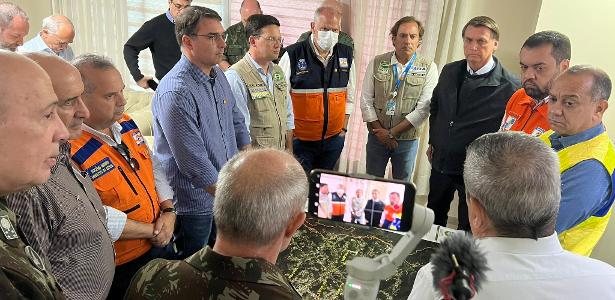 Presidente Jair Bolsonaro e ministros visitam Petrópolis após tragédia causada pelas chuvas