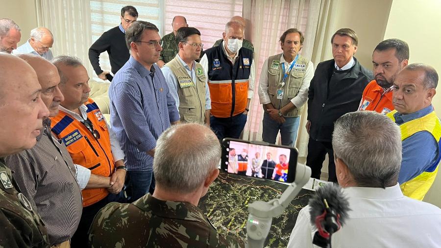 Presidente Jair Bolsonaro e ministros visitam Petrópolis após tragédia causada pelas chuvas - Reprodução/Twitter