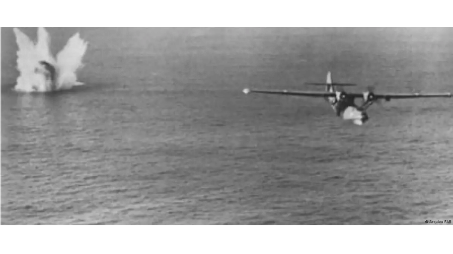 O brasileiro Alberto Martins Torres pilotava um hidroavião PBY-5 Catalina quando avistou e bombardeou o U-199