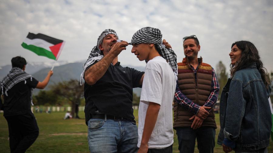 Ativistas pró-Palestina em Santiago, no Chile