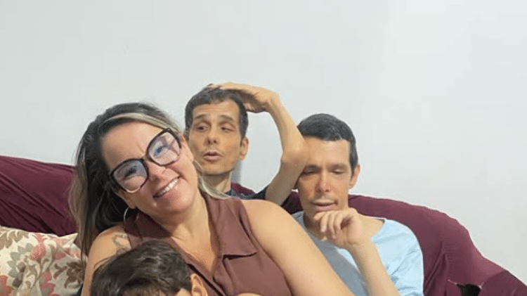 Após a morte da mãe, Tatielli Falcão assumiu o cuidado integral dos irmãos Anderson e Alexandro Após a morte da mãe, Tatielli Falcão assumiu o cuidado integral dos irmãos Anderson e Alexandro