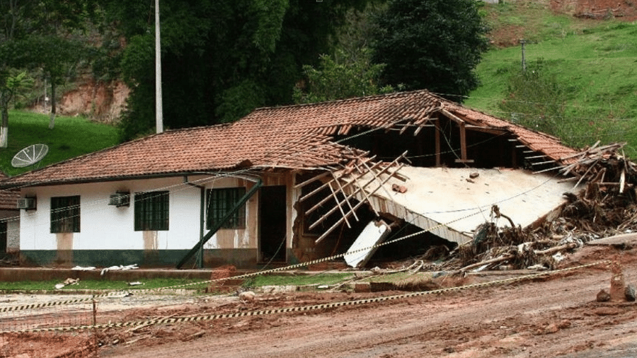 Casa destruída pelas chuvas em Nova Friburgo (RJ), em 2011 Casa destruída pelas chuvas em Nova Friburgo (RJ), em 2011