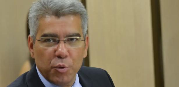 Proposta dois mais quatro para a política econômica