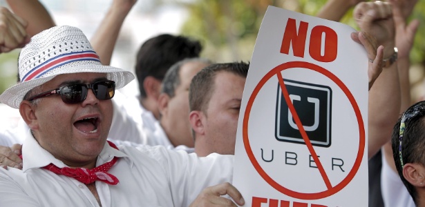 Taxistas da Costa Rica protestam contra aplicativo Uber na capital do país San José - Juan Carlos Ulate/Reuters