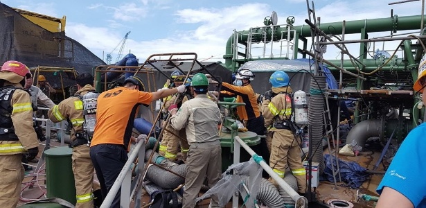 Equipes de resgate trabalham no local da explosão onde morreram 4 trabalhadores - Yonhap/AFP