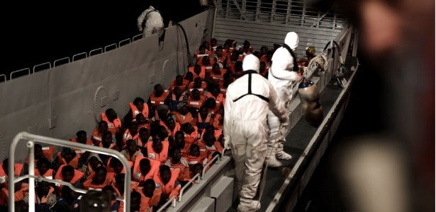 Destino de embarcação com imigrantes criou um impasse entre Itália e Malta - Reuters