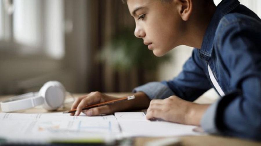 Apenas um terço dos alunos brasileiros alcançou o nível básico em matemática - Getty Images