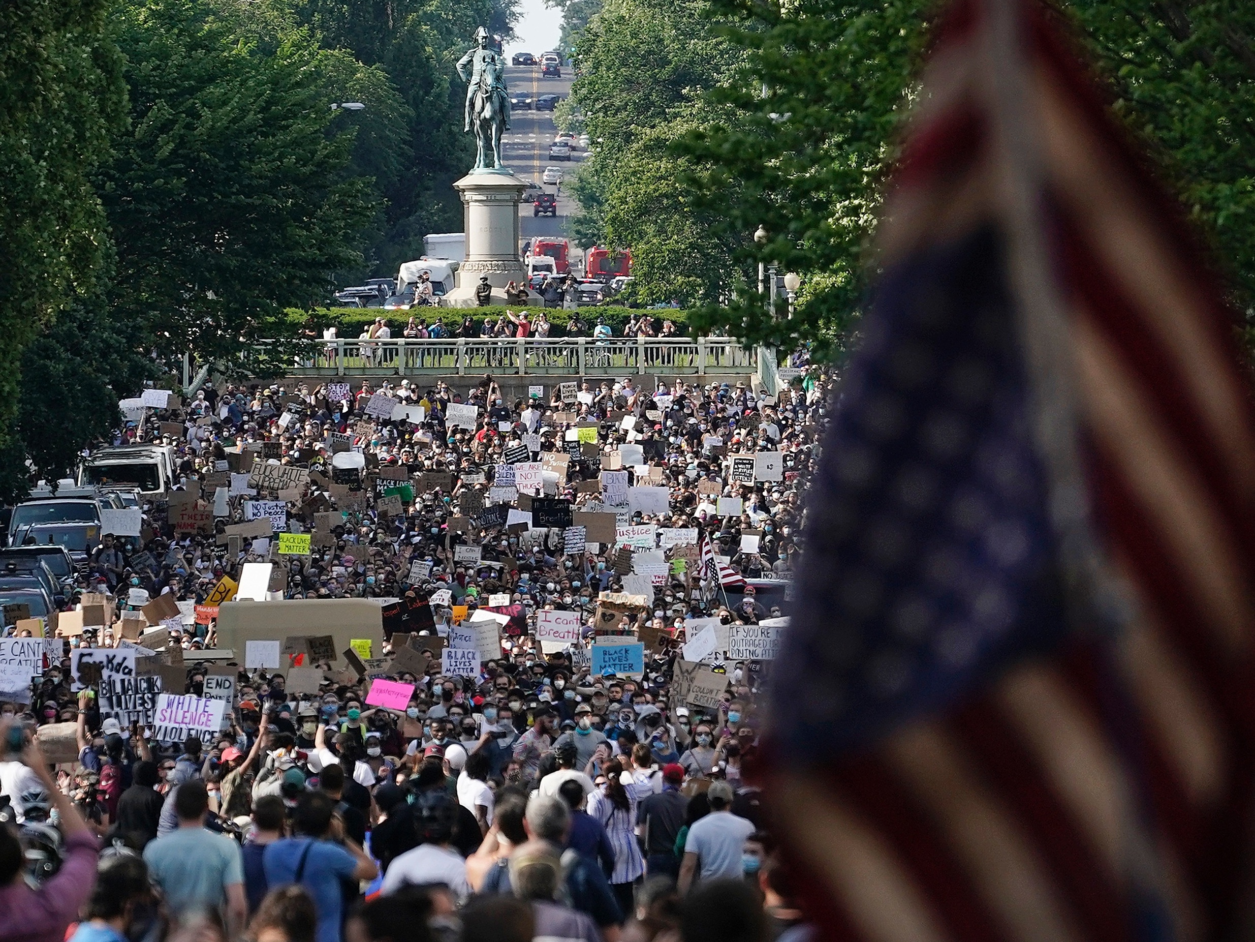 Protestos antirracismo nos EUA se intensificam apesar de ameaça de Trump