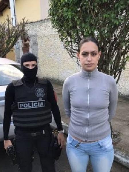 Suliane Arantes, considerada pela polícia a "mulher mais perigosa" do PCC, ao ser presa em 2018 - Reprodução/Polícia Civil do DF