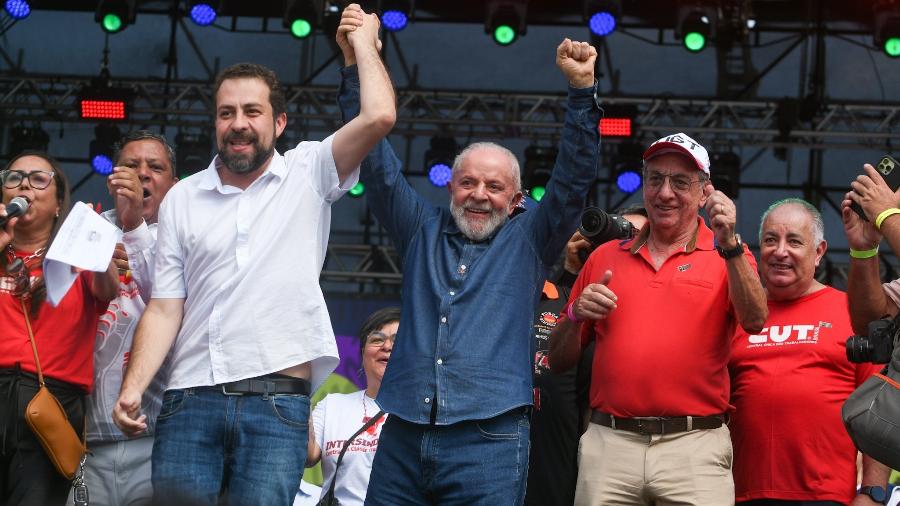 Ação do MPE contra Boulos cita que Lula pediu votos para psolista em ato no 1º de maio deste ano