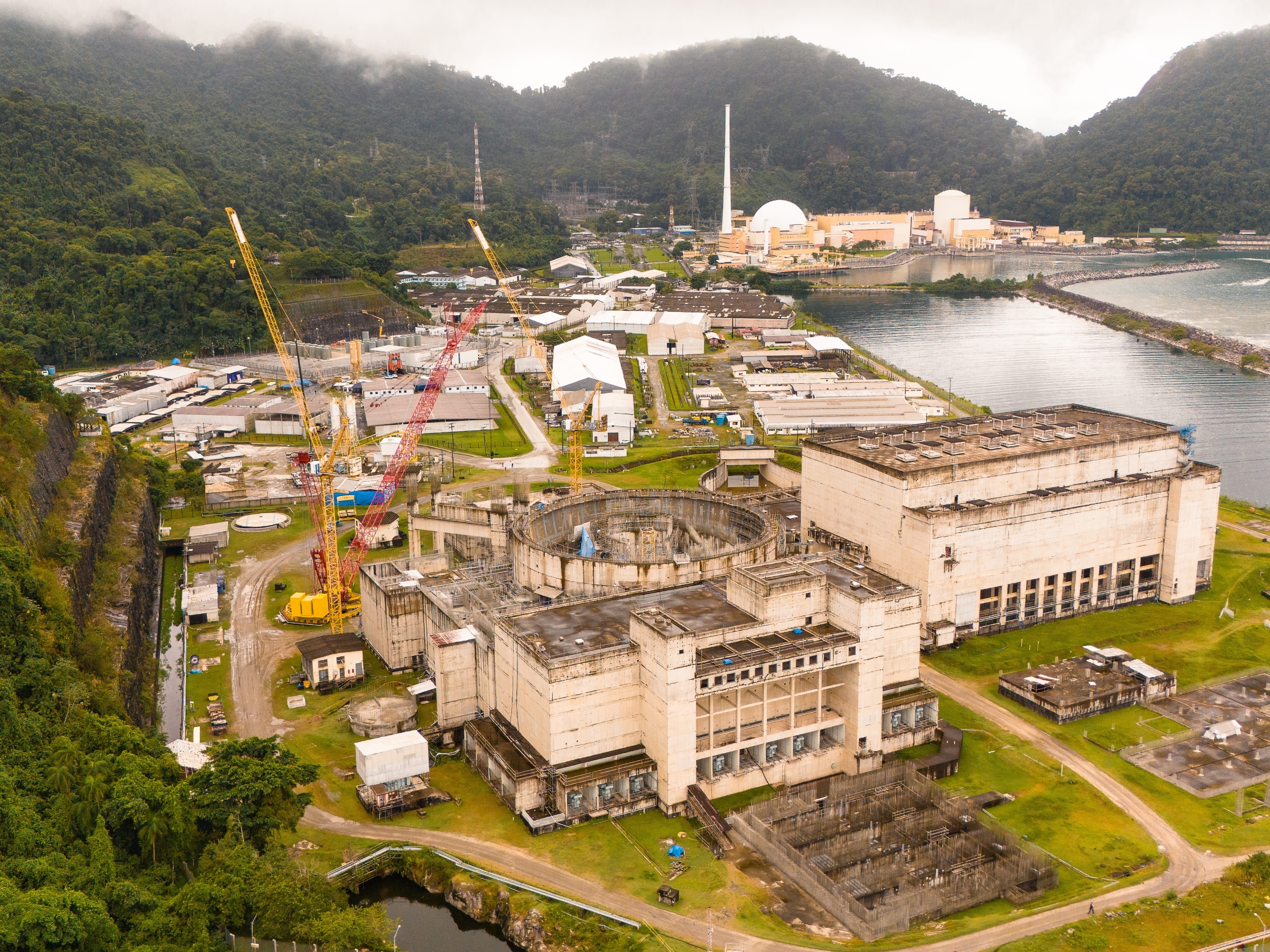 Cara e perigosa, energia nuclear pode ser a chave para transição energética