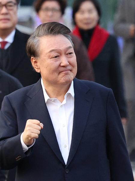 O presidente afastado da Coreia do Sul, Yoon Suk Yeol, comemora sua libertação em Seul O presidente afastado da Coreia do Sul, Yoon Suk Yeol, comemora sua libertação em Seul