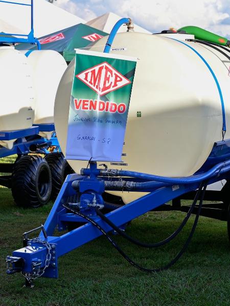 Tanque de polietileno utilizado em equipamento de pulverização de lavoura em exibição na Agrishow Tanque de polietileno utilizado em equipamento de pulverização de lavoura em exibição na Agrishow