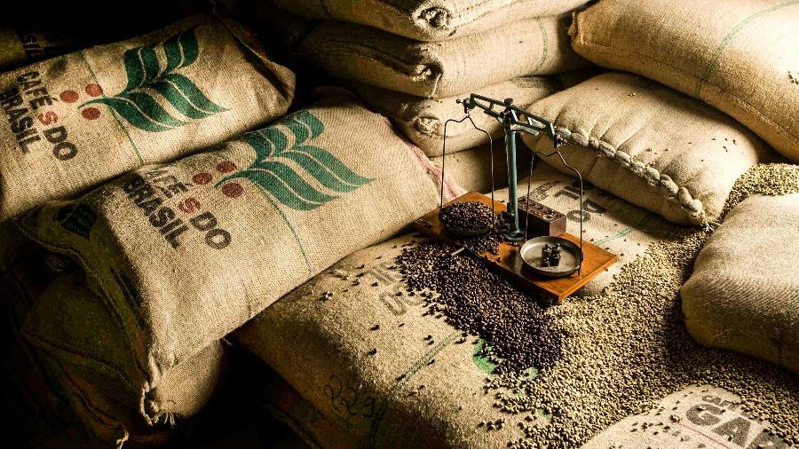 Sacas de café brasileiro para exportação - Kelsen Fernandes/Unsplash