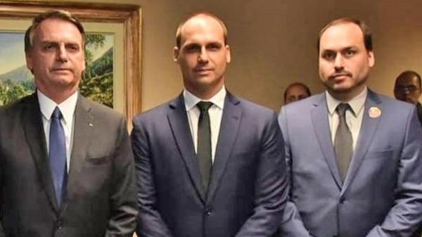 Eduardo e Carlos Bolsonaro criticaram governadores que não defendem anistia a Bolsonaro; com Jair inelegível e às vésperas do julgamento, luta pela liderança da direita se acirra