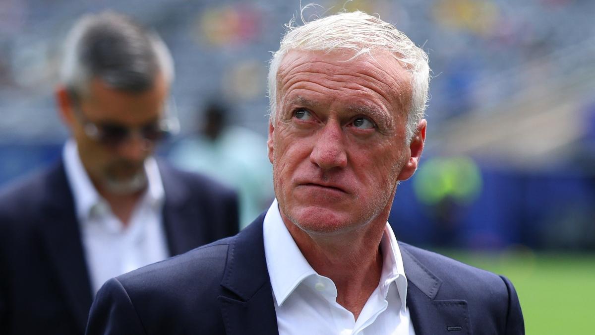 Deschamps evita pergunta e reacende rixa com ex-campeão do mundo