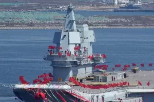 EUA e China operam porta-aviões no Mar da China Meridional enquanto as  tensões aumentam - Poder Naval