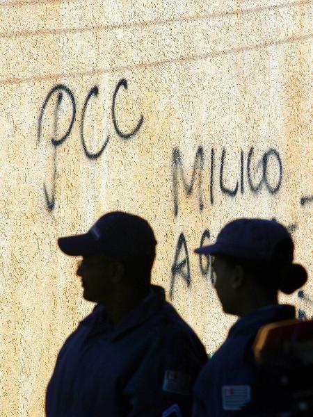 Pichação do PCC em casa do Tucuruvi, zona norte da capital paulista - 07.jul.2006 - L.C. Leite/Folhapress
