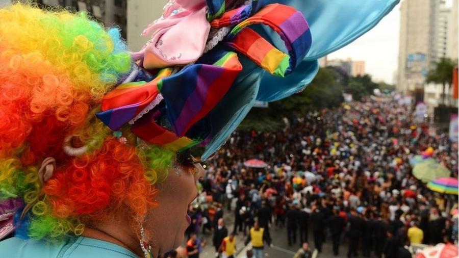 A Parada do orgulho LGBT de São Paulo reúne milhões de pessoas; neste ano, o evento homenageará os 50 anos da revolta de Stonewall - Rovena Rosa/Agência Brasil