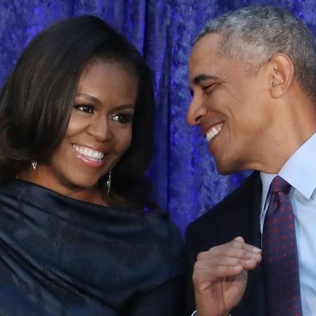 Barack e Michelle Obama vão bater um papo na frente do microfone - Getty Images