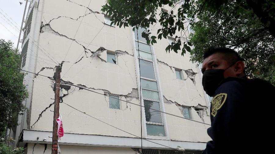 23.jun.2020 - Edifício sofreu danos após terremoto na Cidade do México - REUTERS/ Carlos Jasso