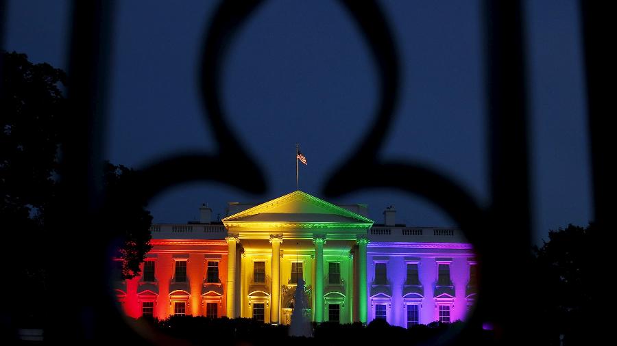 Casa Branca é iluminada com as cores do arco-íris após decisão da Suprema Corte dos EUA legalizar o casamento gay - Gary Cameron