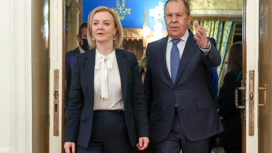 10.fev.22 - Diplomata russo Sergei Lavrov e a ministra de Relações Exteriores britânica, Liz Truss, se encontram para reunião em Moscou - RUSSIAN FOREIGN MINISTRY/via REUTERS