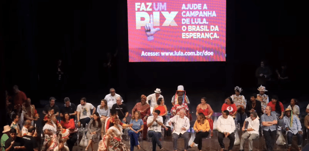 01.set.22 - Telão mostra pedido de doações à campanha de Lula, em evento em Belém (PA)