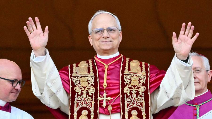 O novo papa Leão 14, Robert Prevost faz primeiro discurso na sacada da Basílica de São Pedro, no Vaticano - Alberto Pizzoli - 8.mai.2025/AFP