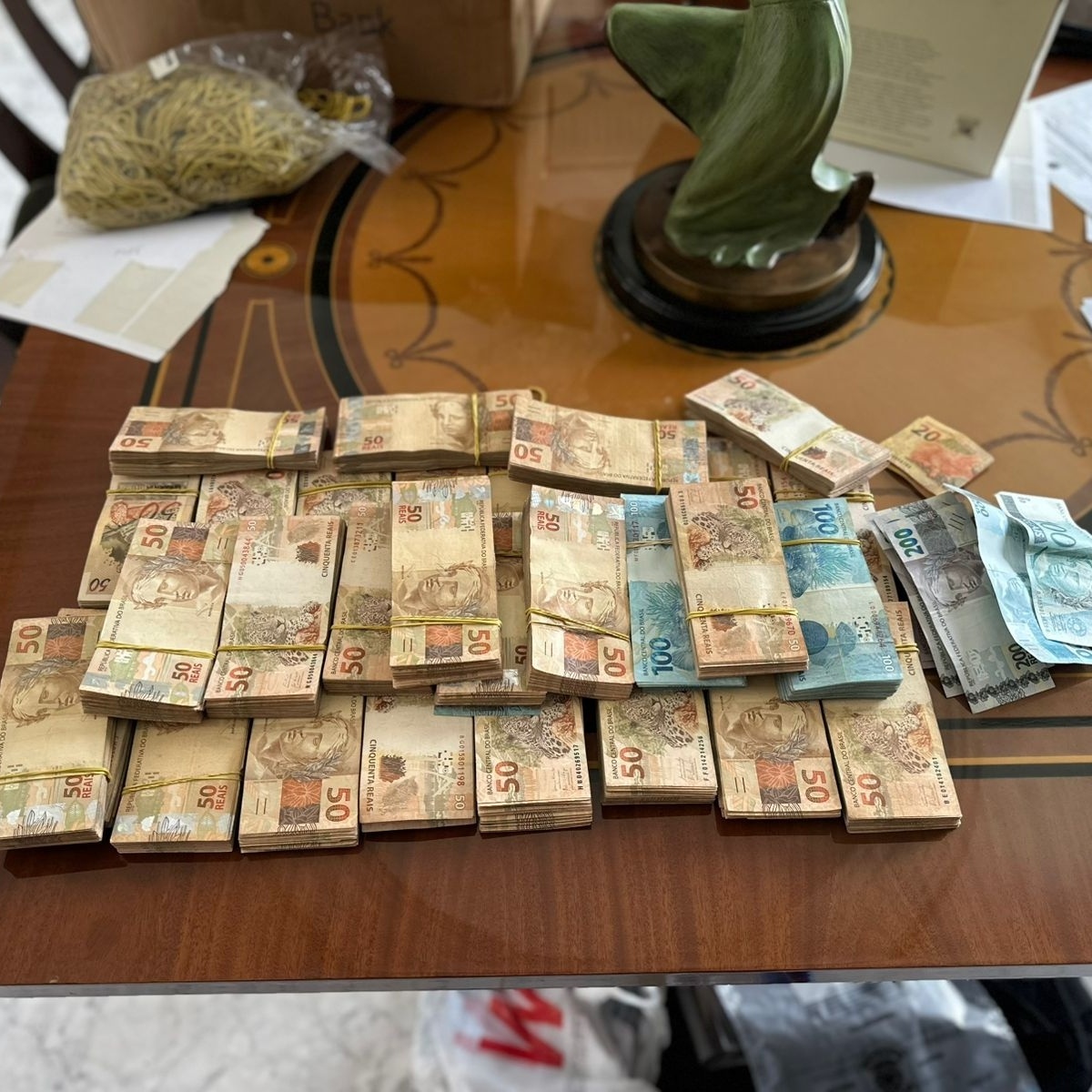 Cassação de licenças fez PCC turbinar outras empresas de combustível