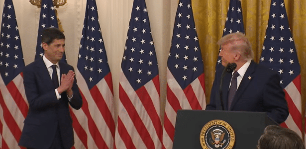 Ao lado de Trump, Kevin Warsh assume Fed, sob pressão para cortar juros